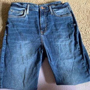 Classic stretch jeans. Perfect staple item